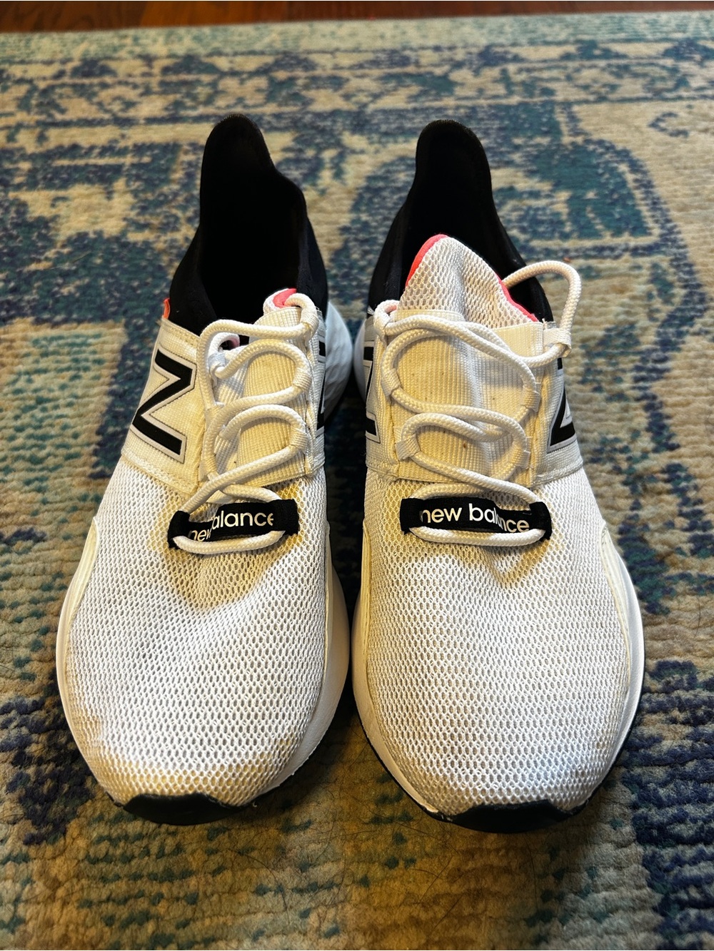New Balance Fresh Foam Roav WROAVWB Women’s Size 8 white black